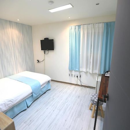 Must Stay Hotel Myeongdong Сеул Экстерьер фото