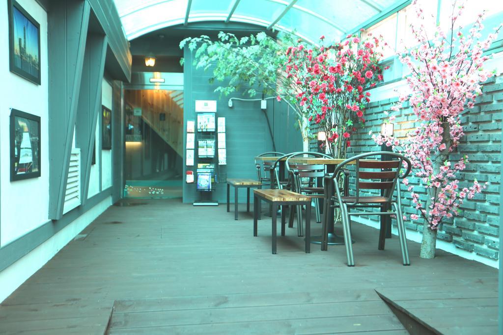 Must Stay Hotel Myeongdong Сеул Экстерьер фото