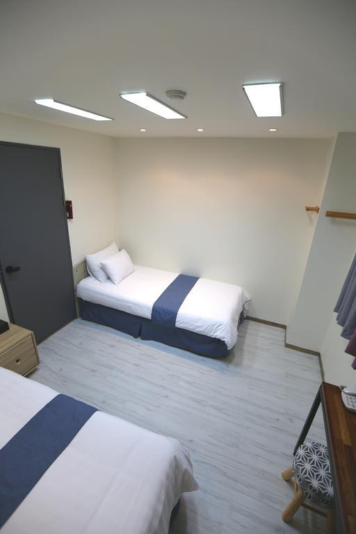 Must Stay Hotel Myeongdong Сеул Экстерьер фото