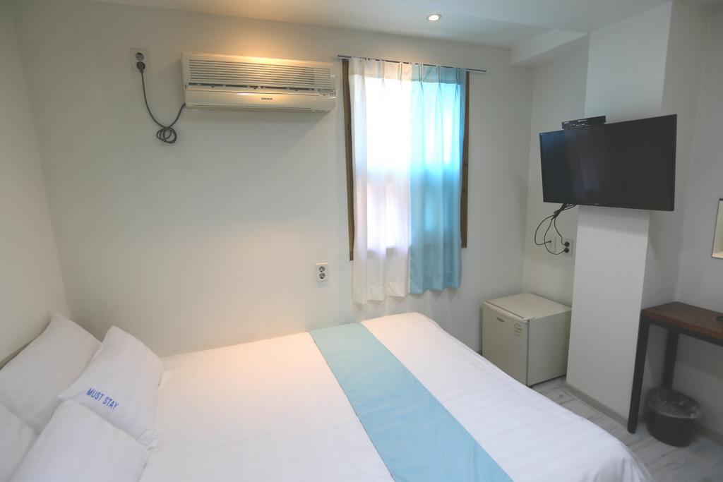 Must Stay Hotel Myeongdong Сеул Экстерьер фото